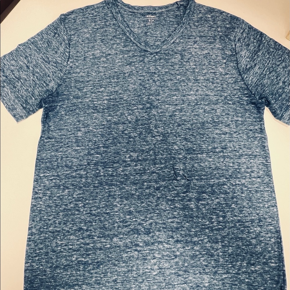 V-neck Old Navy t-shirt